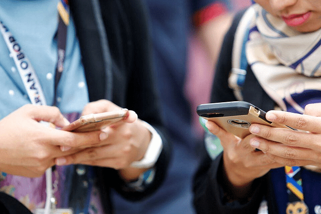 স্মার্টফোনে বেশ কিছু পদ্ধতি অনুসরণ করে ইন্টারনেট ডেটার খরচ কমানো যায়